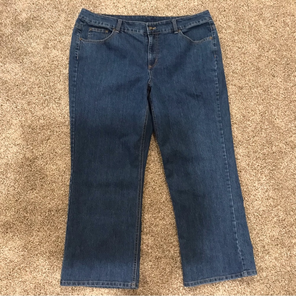 Women’s Relaxed fit Jeans, 18W Petite. Medium Dark Wash. Boot Cut